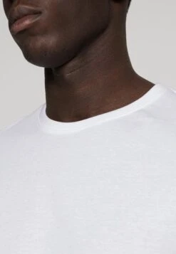 Pier One 3 Pack - Camiseta Básica - White/Black/Light Grey 13 Pier One 3 Pack - Camiseta Básica - White/Black/Light Grey -Elegancia Tienda De Ventas 122d0709c72e447f82ad50ef09ab3779