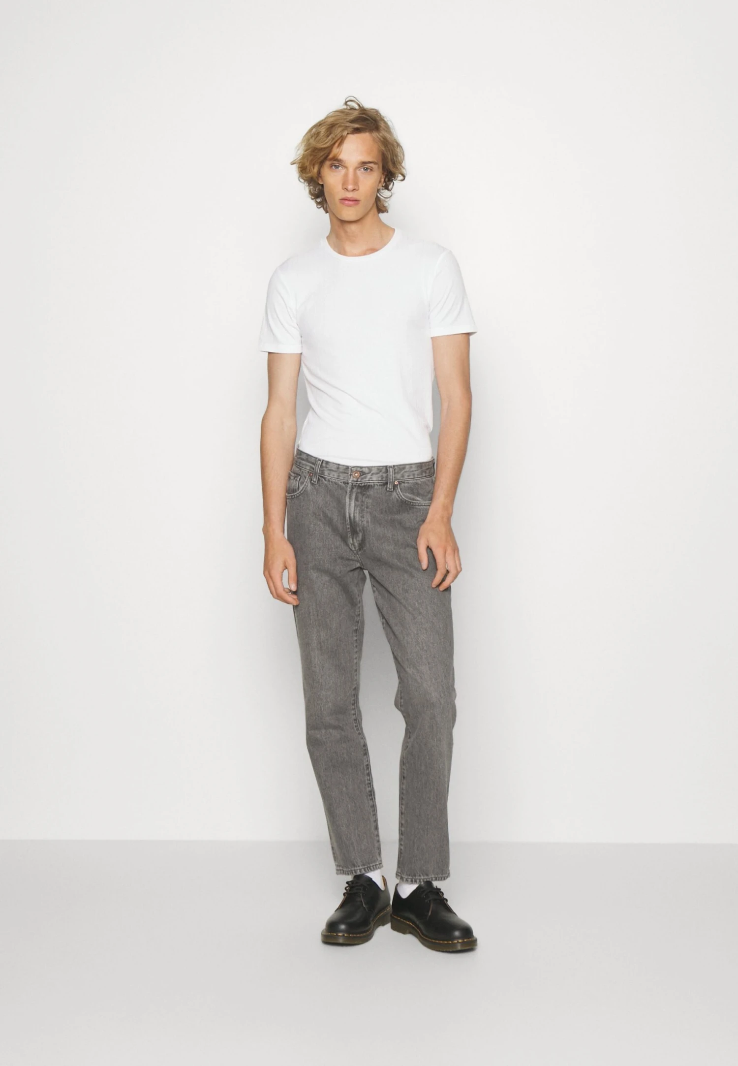 Pier One Mid Raise Straight Fit - Vaqueros Boyfriend - Grey Denim 2 Pier One Mid Raise Straight Fit - Vaqueros Boyfriend - Grey Denim - Imagen 2