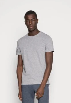 Pier One 3 Pack - Camiseta Básica - White/Black/Light Grey 10 Pier One 3 Pack - Camiseta Básica - White/Black/Light Grey -Elegancia Tienda De Ventas 4076e7e50d3a4fb78cc08ea42ee0eb04