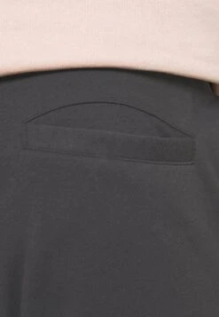 Pier One Pantalones Deportivos - Dark Grey -Elegancia Tienda De Ventas 4dba7bd6995145a9b07e0b61cdb4749a