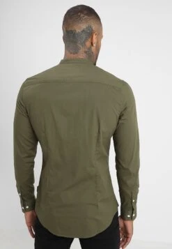 Pier One Muscle Fit Stand- Camisa - Oliv 7 Pier One Muscle Fit Stand- Camisa - Oliv -Elegancia Tienda De Ventas 6203a98ce2074a57aa2427fe331f99cb