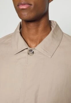 Pier One Commuter Coat- Abrigo Corto - Tan -Elegancia Tienda De Ventas 64e4c0abaebf41b497d5537b02c36b22