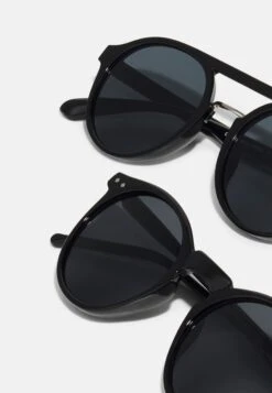 Pier One Unisex 2 Pack - Gafas De Sol - Black -Elegancia Tienda De Ventas 74d856a3cce342899219470f656bd803