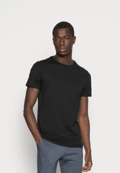 Pier One 3 Pack - Camiseta Básica - White/Black/Light Grey 11 Pier One 3 Pack - Camiseta Básica - White/Black/Light Grey -Elegancia Tienda De Ventas 8841ef7a330647bd9e8c373d192746b9