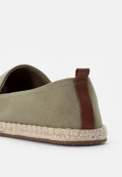 Pier One Rena Espadrille Unisex - Alpargatas - Olive -Elegancia Tienda De Ventas 8b1ef3dce9d344a08d816af96a53324d