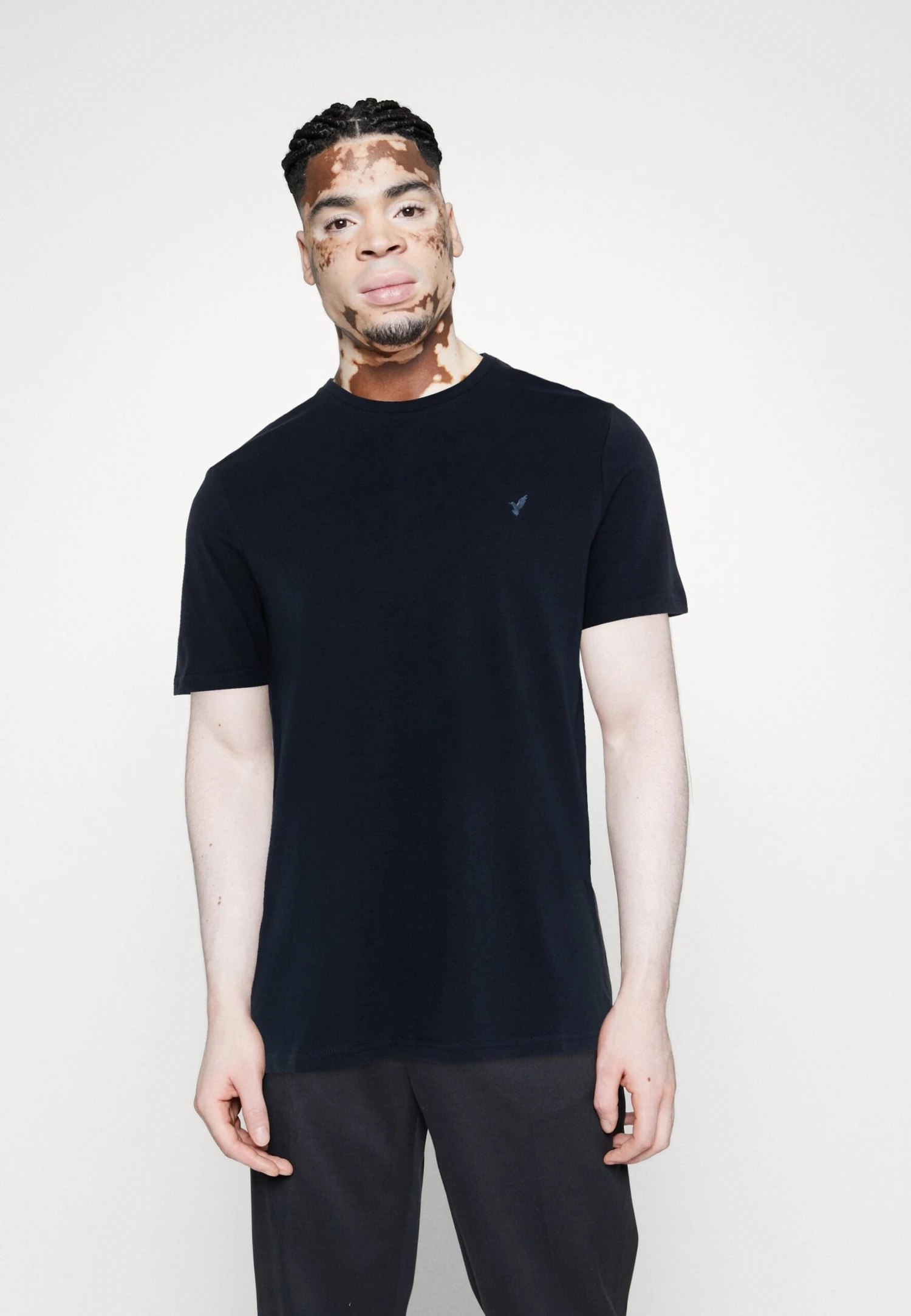 Pier One 5 Pack - Camiseta Básica - Dark Blue/White/Red 4 Pier One 5 Pack - Camiseta Básica - Dark Blue/White/Red - Imagen 4