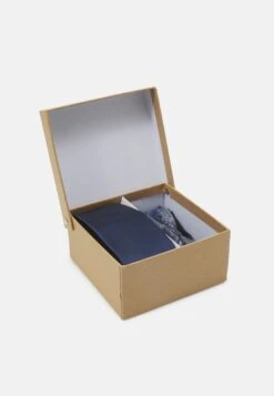 Pier One Set - Corbata - Dark Blue -Elegancia Tienda De Ventas 9f0c9c901ffb47ccaba643bd0838aa41