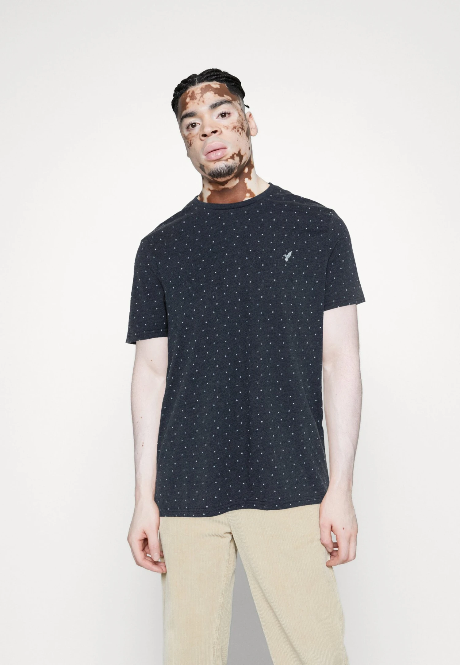 Pier One 5 Pack - Camiseta Básica - Dark Blue/White/Red 2 Pier One 5 Pack - Camiseta Básica - Dark Blue/White/Red - Imagen 2