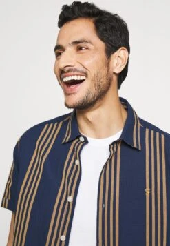 Pier One 5 Pack - Camiseta Básica - White/Black/Bordeaux 13 Pier One 5 Pack - Camiseta Básica - White/Black/Bordeaux -Elegancia Tienda De Ventas ad1e5f105df94e638daafdd57d29d49c