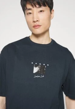 Pier One Sense Tee- Camiseta Estampada - Dark Blue -Elegancia Tienda De Ventas b603fa303cad41eca4bdbcf3153eb53e