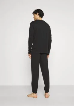 Pier One Pijama - Black -Elegancia Tienda De Ventas b9b8fb88b64649ea840444d93817e424