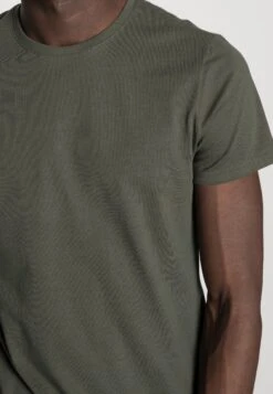 Pier One 3 Pack - Camiseta Básica - Black/Grey/Green 13 Pier One 3 Pack - Camiseta Básica - Black/Grey/Green -Elegancia Tienda De Ventas ba2abdb3c78c4a8bb5a16ee701db5a1d