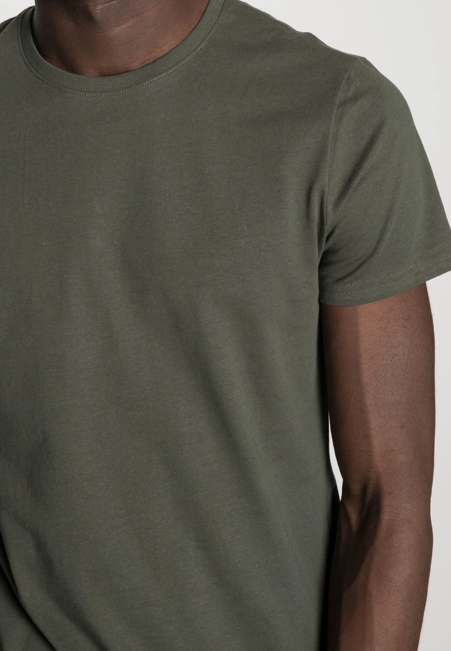 Pier One 3 Pack - Camiseta Básica - Black/Grey/Green 7 Pier One 3 Pack - Camiseta Básica - Black/Grey/Green - Imagen 7