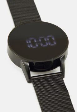 Pier One Smartwatch - Black -Elegancia Tienda De Ventas bbf012a8af8349bfa24143042376f060