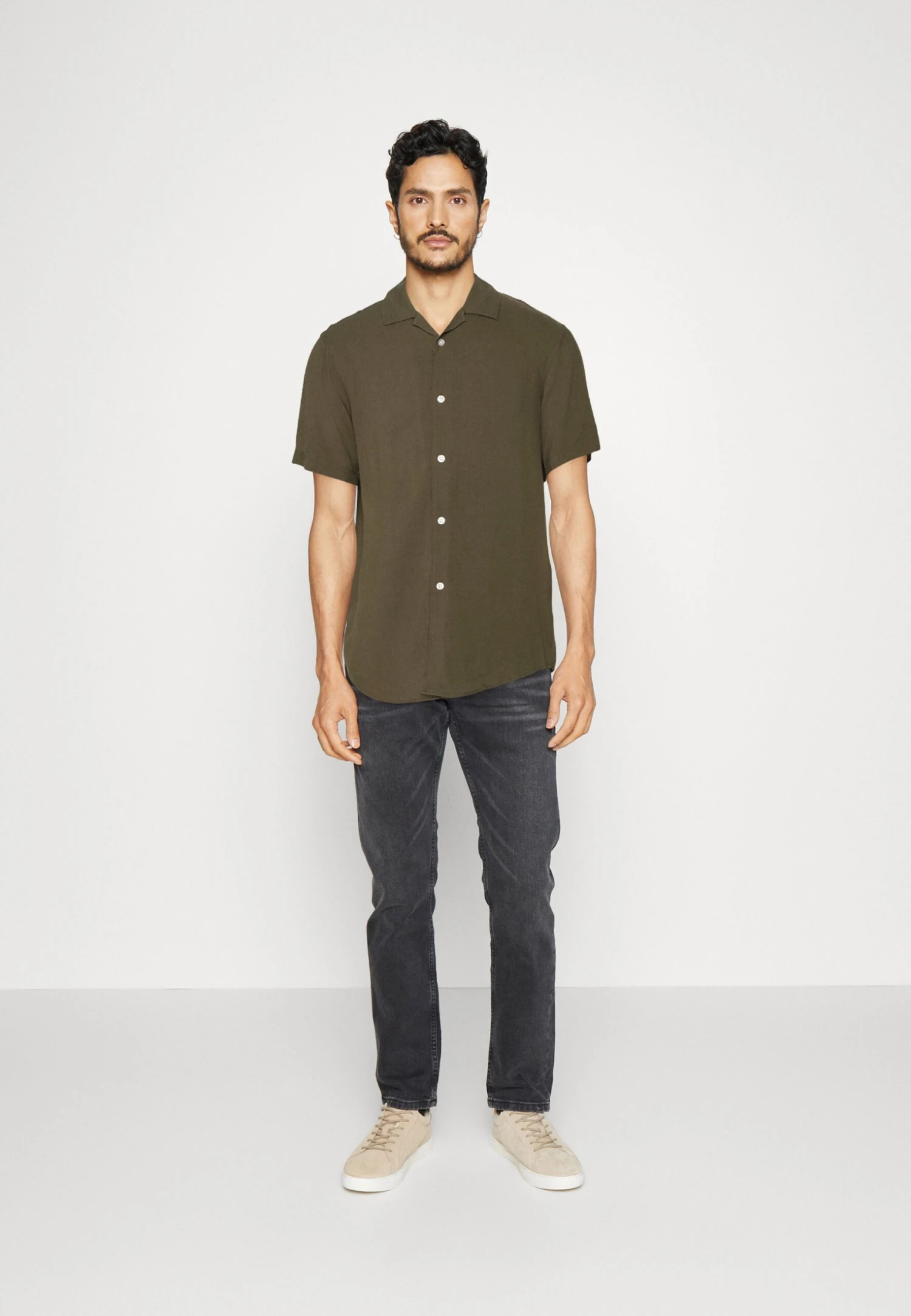 Pier One 2 Pack - Camisa - Olive/Black 1 Pier One 2 Pack - Camisa - Olive/Black