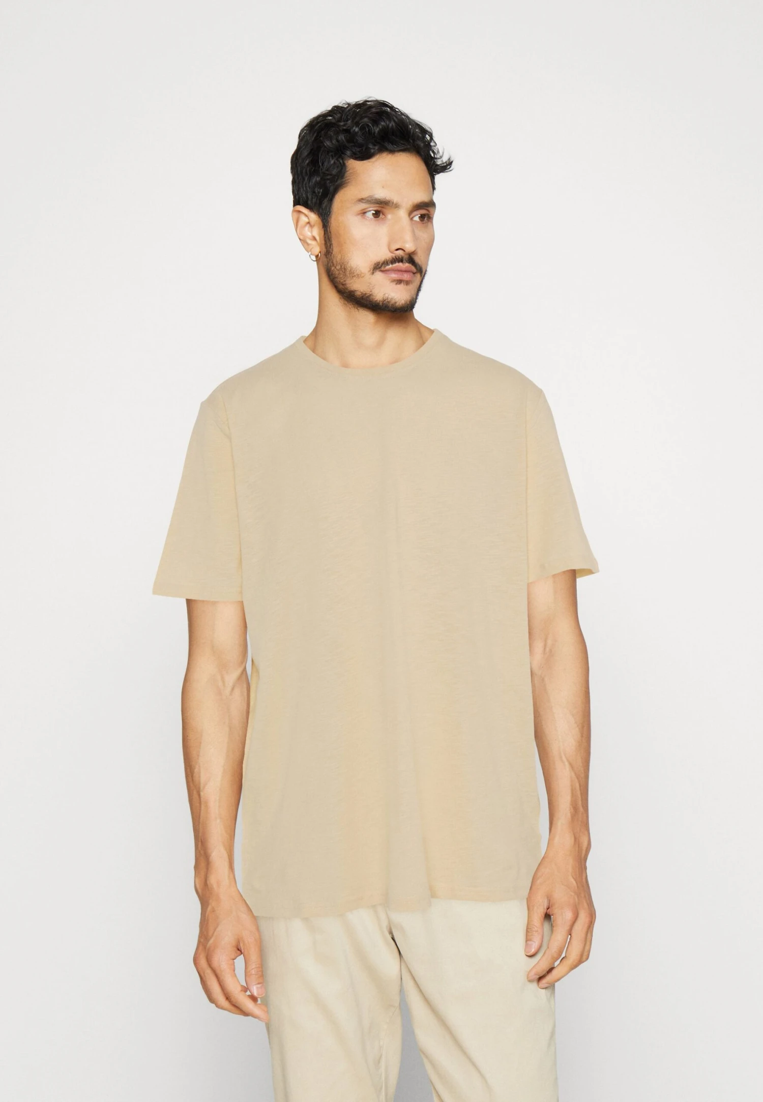 Pier One 5 Pack - Camiseta Básica - Mint/Off-White/Khaki 7 Pier One 5 Pack - Camiseta Básica - Mint/Off-White/Khaki - Imagen 7