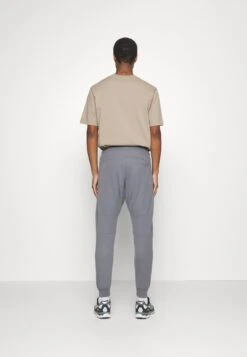 Pier One Pantalones Deportivos - Dark Grey -Elegancia Tienda De Ventas d666750459d94c8ea69b6648f54c3e51