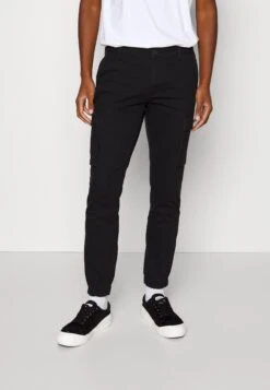 Pier One 2 Pack - Pantalones Cargo - Olive/Black -Elegancia Tienda De Ventas e0bf2536d5a04652937019f4273abb8d