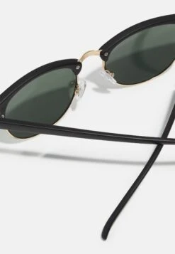 Pier One Unisex - Gafas De Sol - Black/Green -Elegancia Tienda De Ventas e1f96fdeaeb540b5afa394ab48bca716