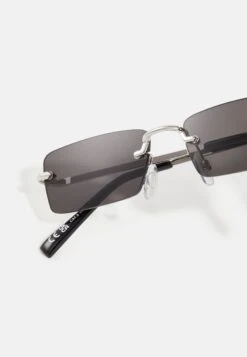 Pier One Unisex - Gafas De Sol - Black -Elegancia Tienda De Ventas e4b924402d194b83882d18a8e7fb02b3