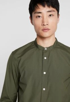 Pier One 2 Pack - Camisa - Oliv/Black -Elegancia Tienda De Ventas e61d982891db443cb20fcf452cc69907