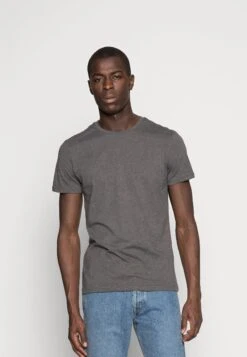 Pier One 3 Pack - Camiseta Básica - Black/Grey/Green 11 Pier One 3 Pack - Camiseta Básica - Black/Grey/Green -Elegancia Tienda De Ventas ee89d58fc61140e19ce307b0b3b5e4cf