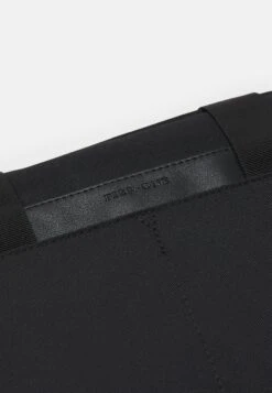 Pier One Unisex - Funda Para Portátil - Black -Elegancia Tienda De Ventas efdab5b0774046cab7ce4c22eb419887